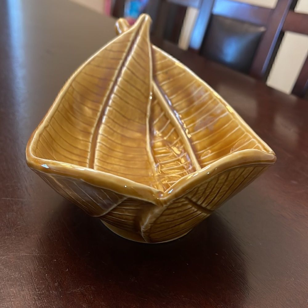 Handmade Glass leaf dish  - Picture 4 of 4